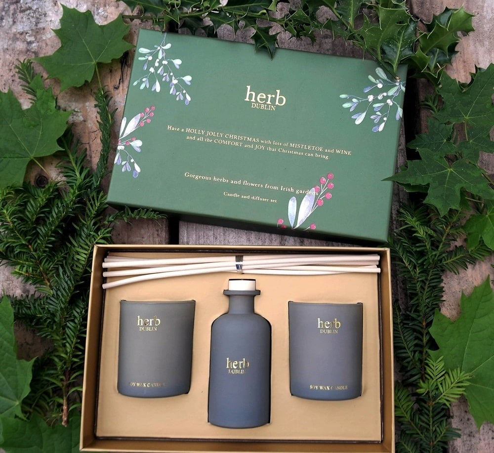 Fabulous Gifts Irish Botanicals Herb Mistletoe And Wine Set by Weirs of Baggot Street